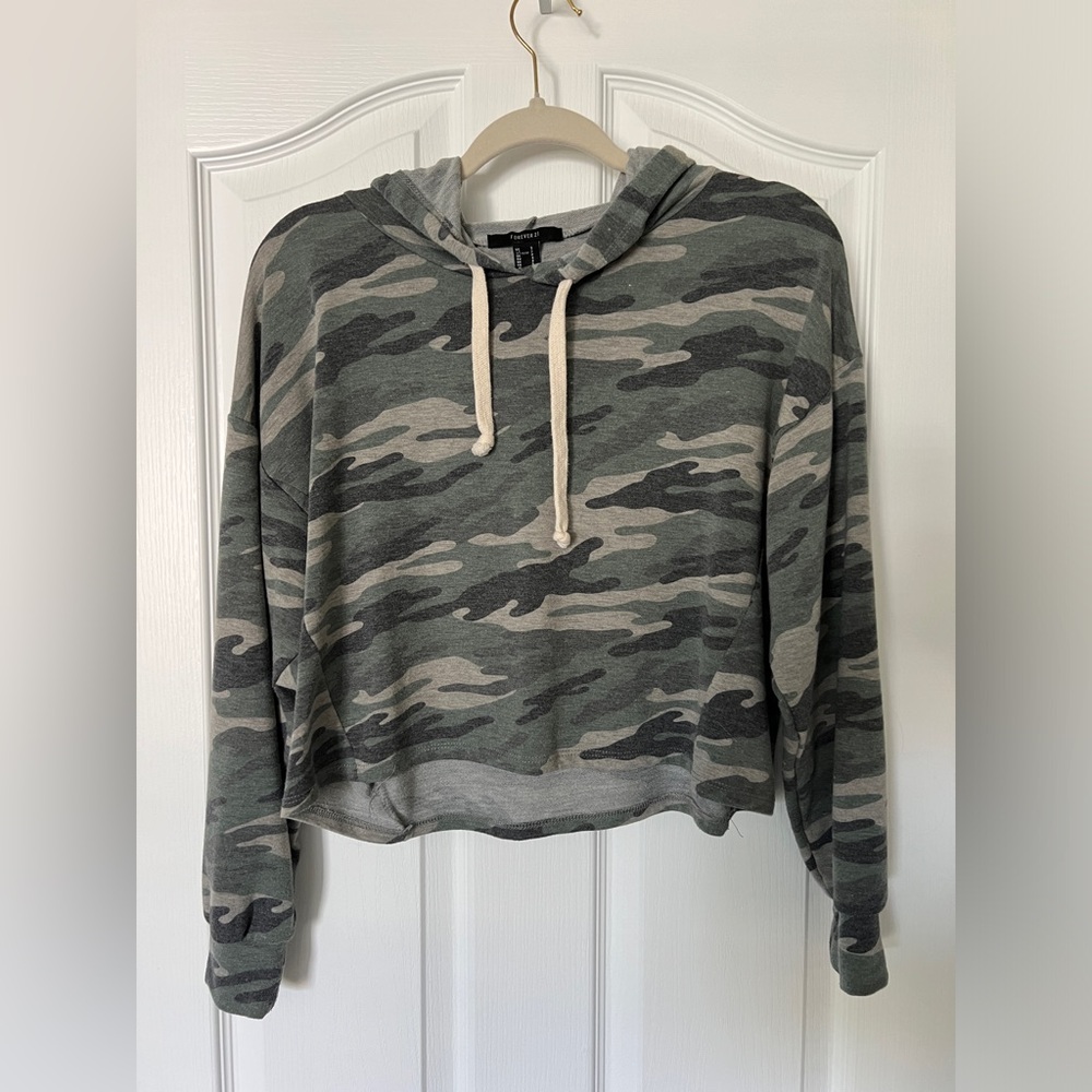 Cropped Camo Sweatshirt